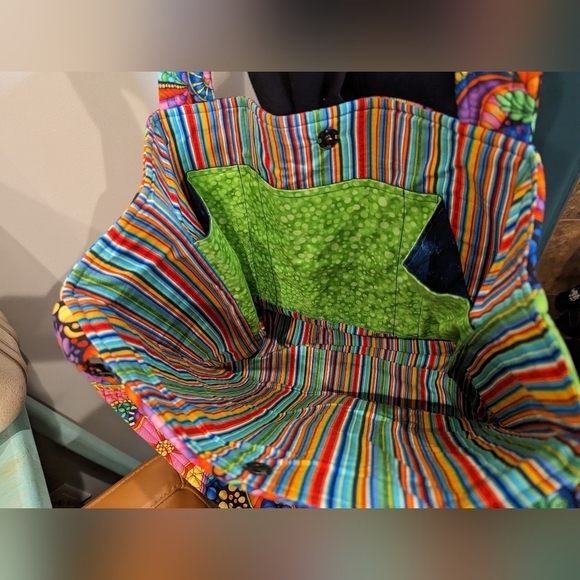 Artisan handcrafted, Psychedelic vibrant colourful quilted shoulder bag - Picture 6 of 10